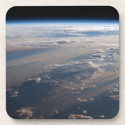 日の出がフィリピン海に長い影を落とす コースター (正面)