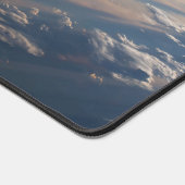 日の出がフィリピン海に長い影を落とす デスクマット (コーナー)