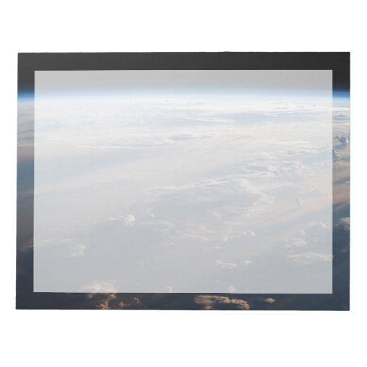 日の出がフィリピン海に長い影を落とす ノートパッド (正面)