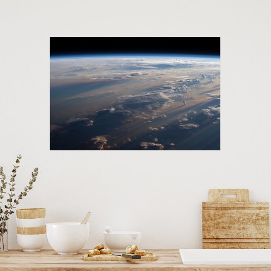 日の出がフィリピン海に長い影を落とす ポスター (キッチン)