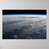 日の出がフィリピン海に長い影を落とす ポスター (正面)