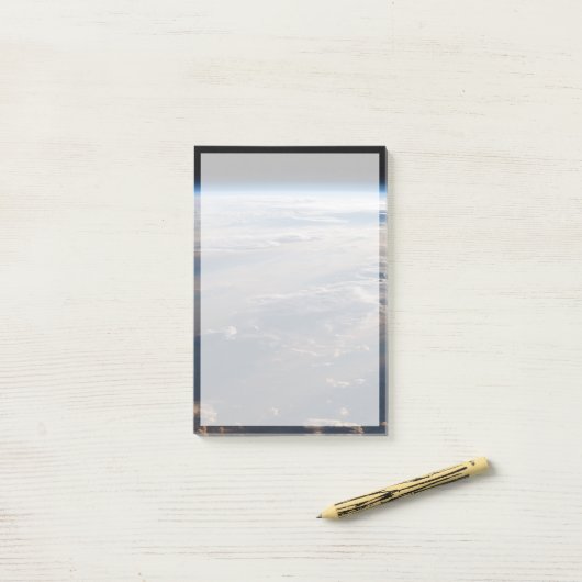 日の出がフィリピン海に長い影を落とす ポストイット (デスク上)