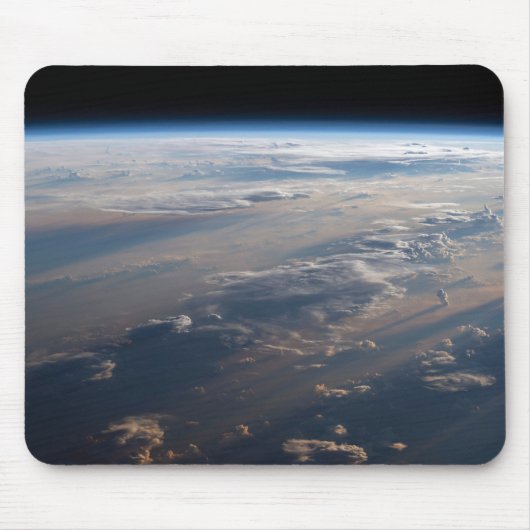 日の出がフィリピン海に長い影を落とす マウスパッド (正面)