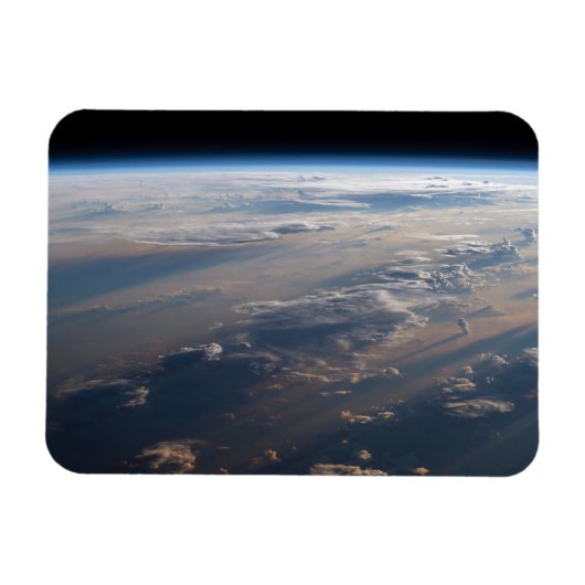 日の出がフィリピン海に長い影を落とす マグネット (横)