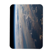 日の出がフィリピン海に長い影を落とす マグネット (縦)