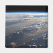 日の出がフィリピン海に長い影を落とす マグネット (正面)