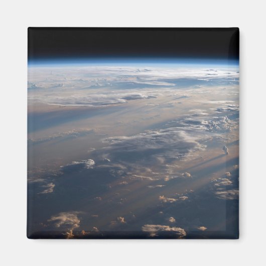 日の出がフィリピン海に長い影を落とす マグネット (正面)