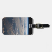 日の出がフィリピン海に長い影を落とす ラゲッジタグ (正面横)