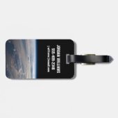 日の出がフィリピン海に長い影を落とす ラゲッジタグ (裏面横)