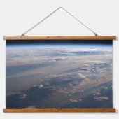 日の出がフィリピン海に長い影を落とす 吊り下げ型タペストリー (正面)