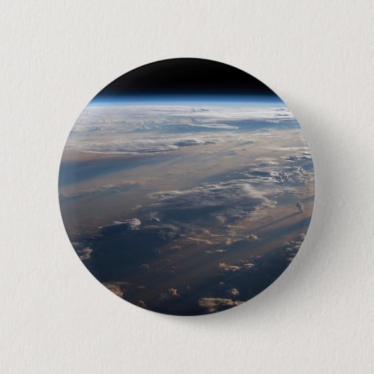 日の出がフィリピン海に長い影を落とす 缶バッジ (正面)