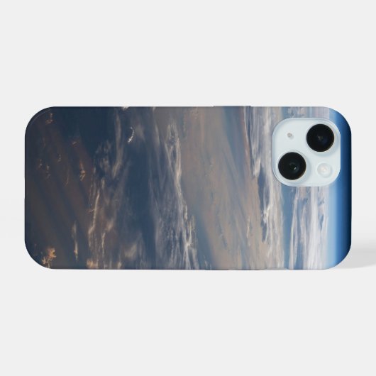 日の出がフィリピン海に長い影を落とす iPhone 15ケース (裏面横)