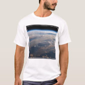 日の出がフィリピン海に長い影を落とす Tシャツ (正面)