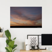日の出でオレンジ色の空に雲 ポスター (ホームオフィス)