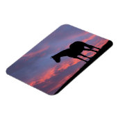 日の出でシルエット化したサラブレッド馬 マグネット (左側)