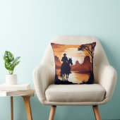日の出で砂漠に乗馬するカウボーイ クッション (椅子)