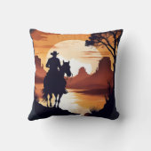 日の出で砂漠に乗馬するカウボーイ クッション (裏面)