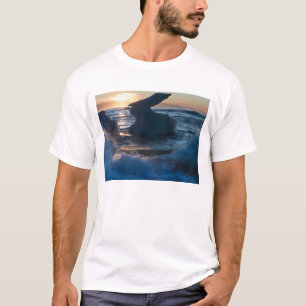 日の出と氷山の形成 Tシャツ