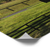 日の出にサラブレッドの農場の納屋が ポスター (角)