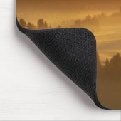 日の出のオレンジが谷の霧を〜に彩る マウスパッド (コーナー)