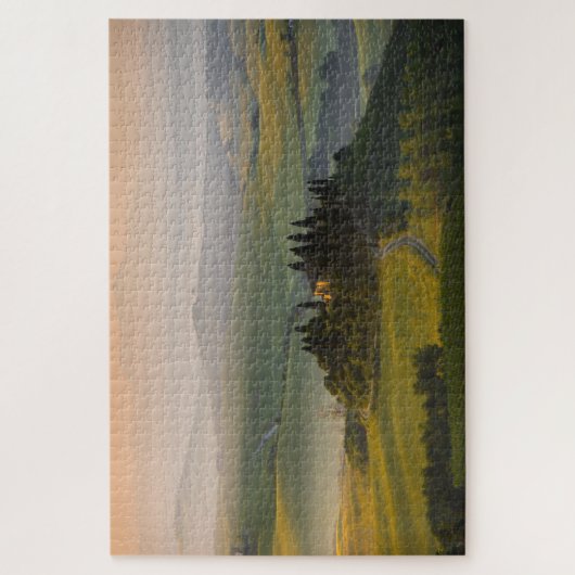 日の出のタスカニーの丘の景色 ジグソーパズル (縦)