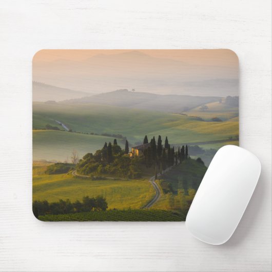 日の出のタスカニーの丘の景色 マウスパッド (マウス)