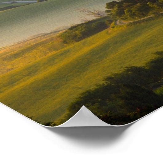 日の出のトスカーナの丘の風景 ポスター (角)