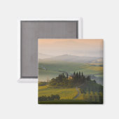 日の出のトスカーナの丘の風景 マグネット (正面/裏面)