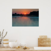 日の出のボートで川を渡る ポスター (キッチン)