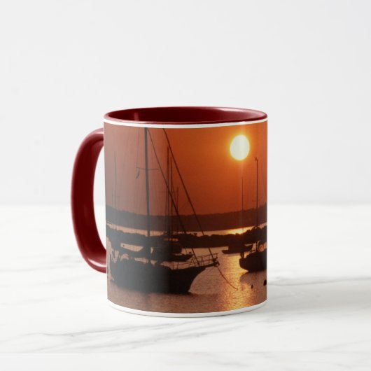 日の出のヨットのマグ マグカップ (正面左)