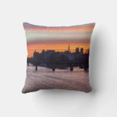 日の出の上のイルデラシテアンドノートルダム – パリ クッション (裏面)