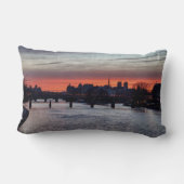 日の出の上のイルデラシテアンドノートルダム – パリ ランバークッション (裏面)