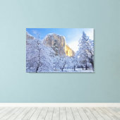 日の出の光が雪の中をエル・キャピタンに当たる キャンバスプリント (インサイチュ (ウッドフロア))