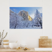 日の出の光が雪の中をエル・キャピタンに当たる ポスター (キッチン)