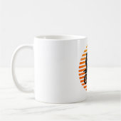 日の出の日没にエアキャッチするモトクロスダートバイク コーヒーマグカップ (左)