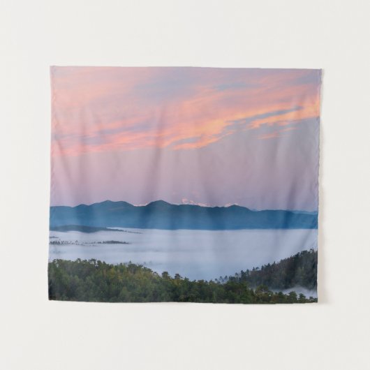 日の出の朝の霧の谷トリグラフ,スロベニア タペストリー (正面(横))