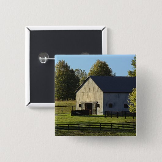 日の出の純血種の馬の農場の納屋、 缶バッジ (正面&裏面)