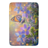 日の出の花に咲く小さな蝶 バスマット (正面縦)