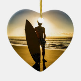 日の出の間のサーファーのシルエット セラミックオーナメント