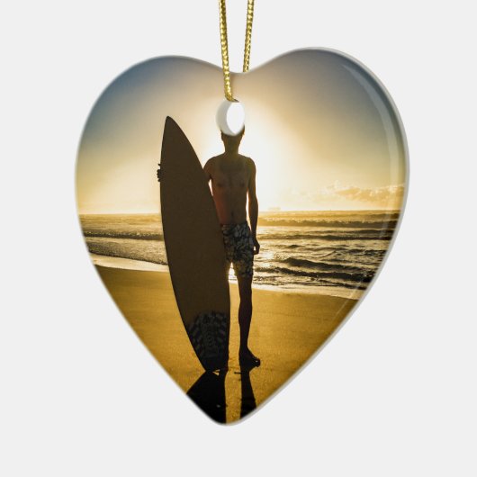 日の出の間のサーファーのシルエット セラミックオーナメント (左)