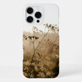 日の出の黄金色の茶色い牧草地 iPhone 16 PRO MAXケース