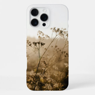 日の出の黄金色の茶色い牧草地 iPhone 16 PRO MAXケース