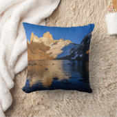 日の出のFitzローイの反射 クッション (ブランケット)