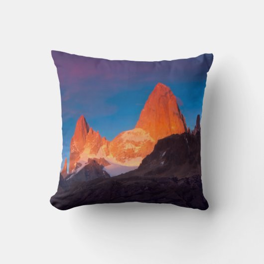 日の出のMt Fitzローイ クッション (正面)