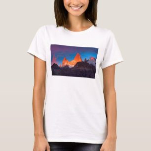 日の出のMt Fitzローイ Tシャツ