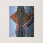 日の出のSwiftcurrent湖に木製のカヤック ジグソーパズル (縦)