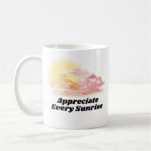 日の出を感謝する コーヒーマグカップ (左)