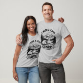 日の出キャンプ山の冒険ギフトヴィンテージ Tシャツ (ユニセックス)