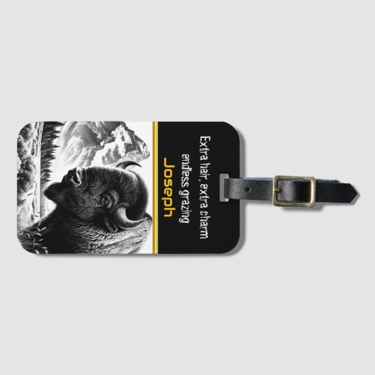 日の出威厳のあるで山の近くのバッファローの放牧 ラゲッジタグ (正面横)