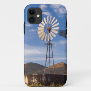 日の出時のカルー地方の風車とダム iPhone 11 ケース